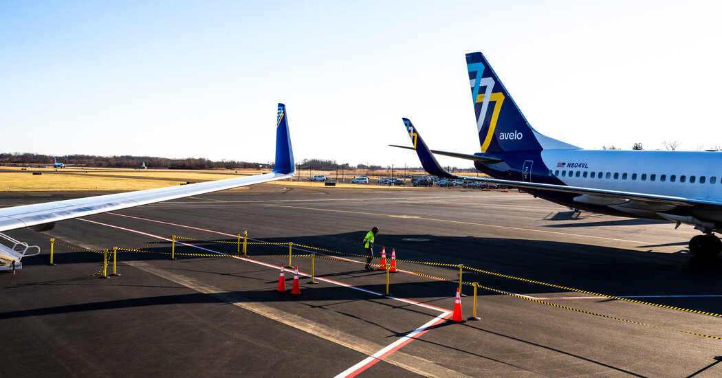 Campaign Against an Airline That Flies Deportees Sets Off a Legal Fight