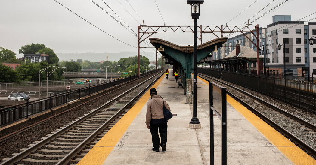 New Jersey Transit Engineers Strike, Idling Trains and Upending Commutes